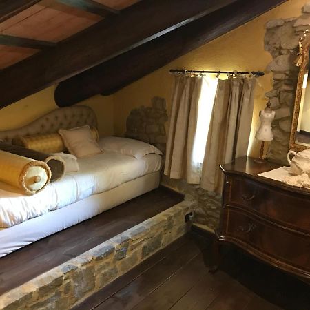 Dimora I Manichei Hotell Monforte dʼAlba Exteriör bild