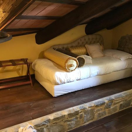 Dimora I Manichei Hotell Monforte dʼAlba Exteriör bild