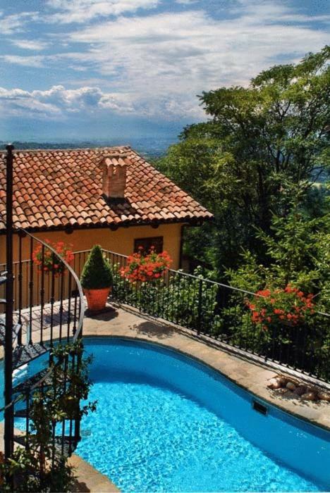 Dimora I Manichei Hotell Monforte dʼAlba Exteriör bild