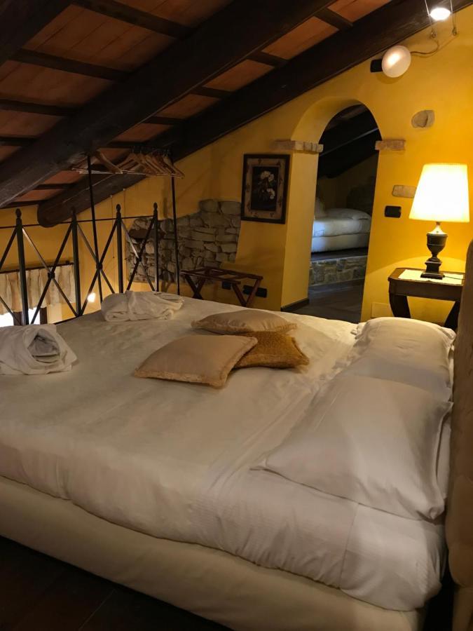Dimora I Manichei Hotell Monforte dʼAlba Exteriör bild