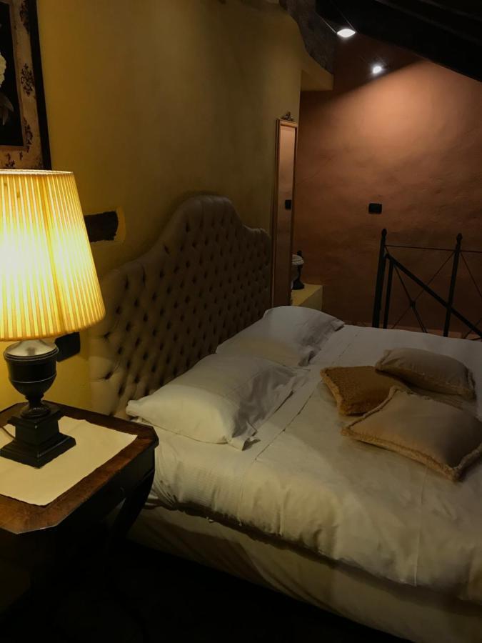 Dimora I Manichei Hotell Monforte dʼAlba Exteriör bild