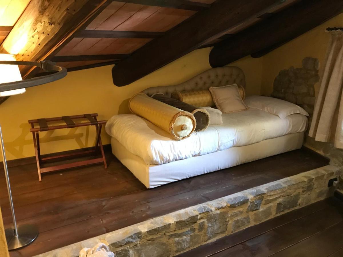 Dimora I Manichei Hotell Monforte dʼAlba Exteriör bild