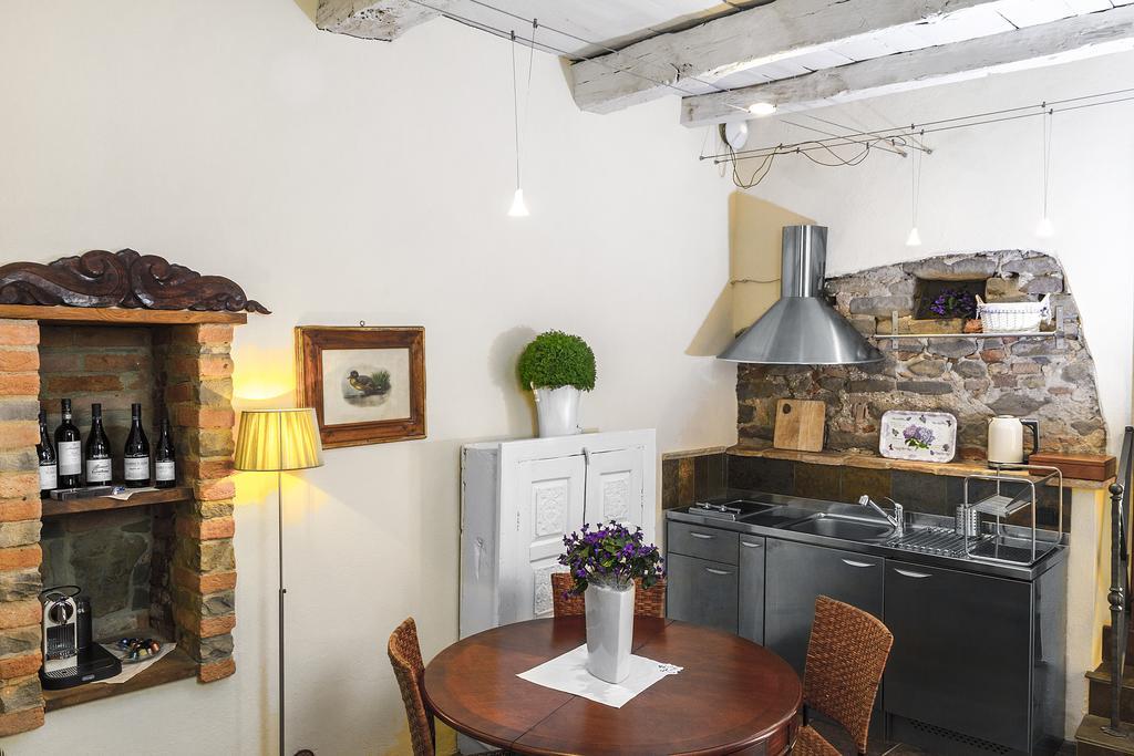Dimora I Manichei Hotell Monforte dʼAlba Exteriör bild