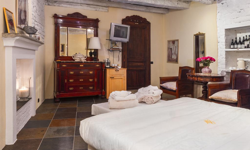 Dimora I Manichei Hotell Monforte dʼAlba Exteriör bild