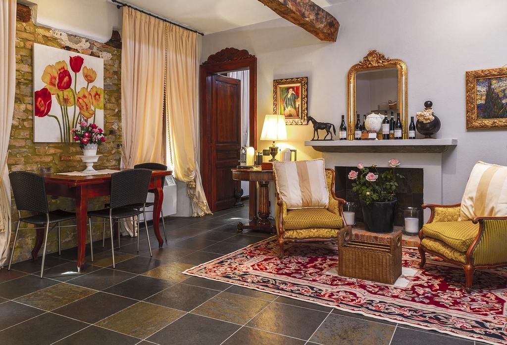 Dimora I Manichei Hotell Monforte dʼAlba Exteriör bild