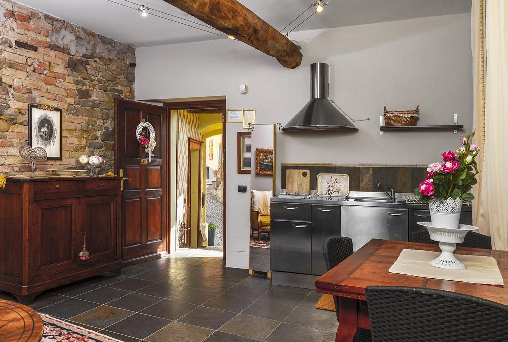 Dimora I Manichei Hotell Monforte dʼAlba Exteriör bild