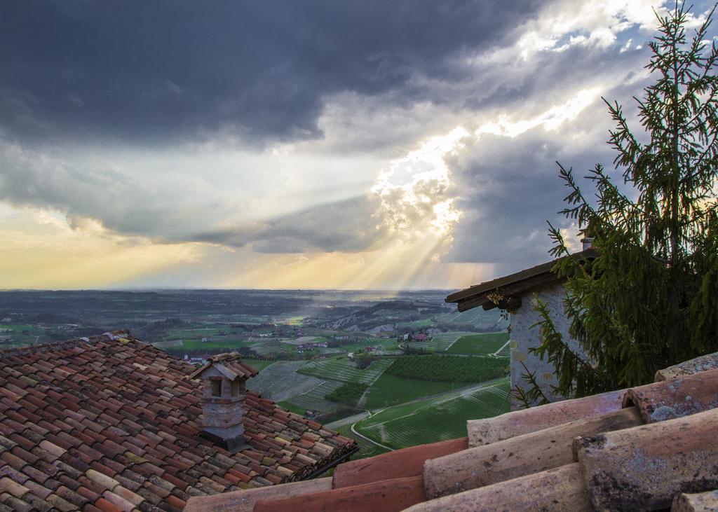 Dimora I Manichei Hotell Monforte dʼAlba Exteriör bild