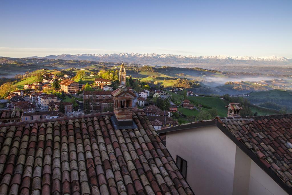 Dimora I Manichei Hotell Monforte dʼAlba Exteriör bild
