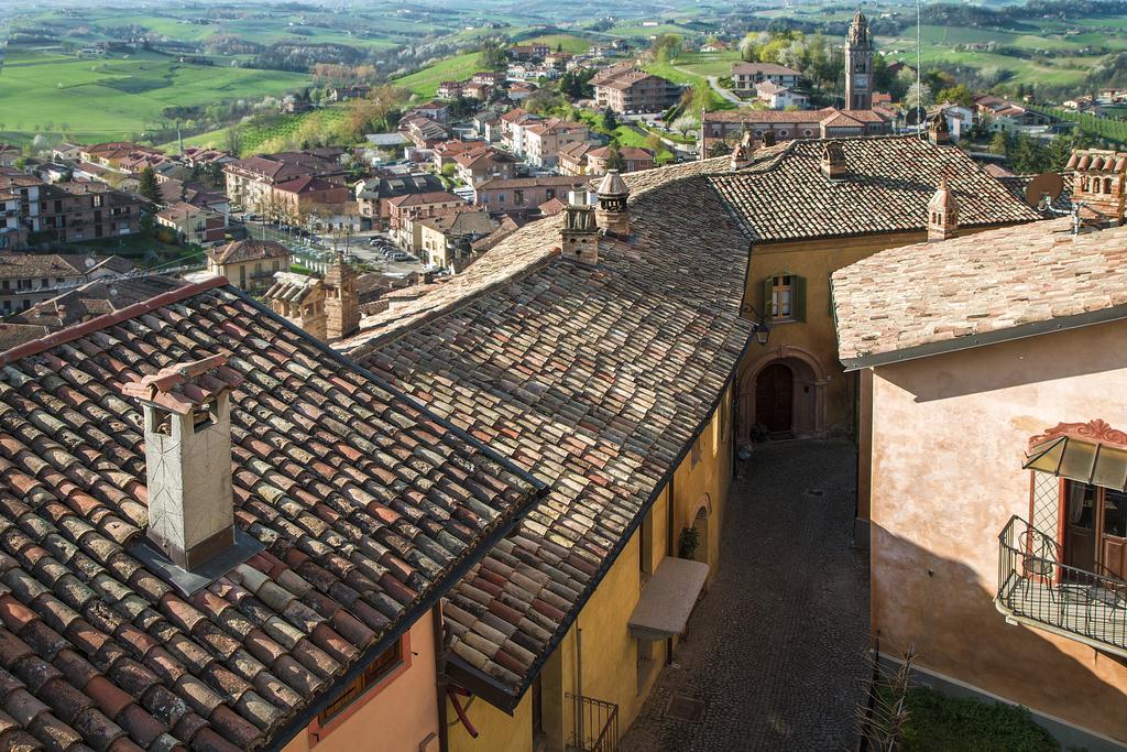 Dimora I Manichei Hotell Monforte dʼAlba Exteriör bild