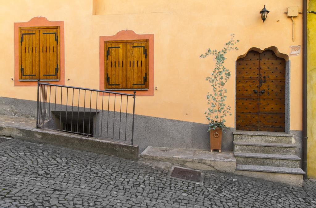 Dimora I Manichei Hotell Monforte dʼAlba Exteriör bild