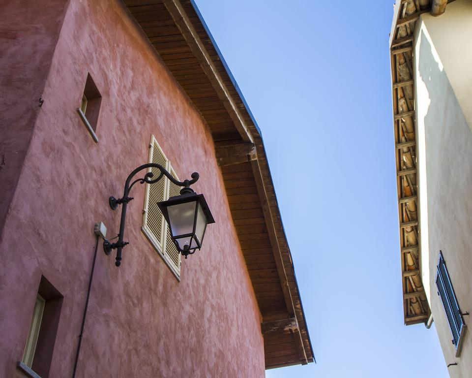 Dimora I Manichei Hotell Monforte dʼAlba Exteriör bild