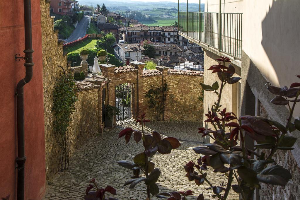 Dimora I Manichei Hotell Monforte dʼAlba Exteriör bild