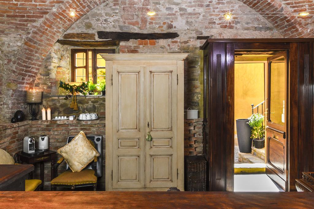 Dimora I Manichei Hotell Monforte dʼAlba Exteriör bild