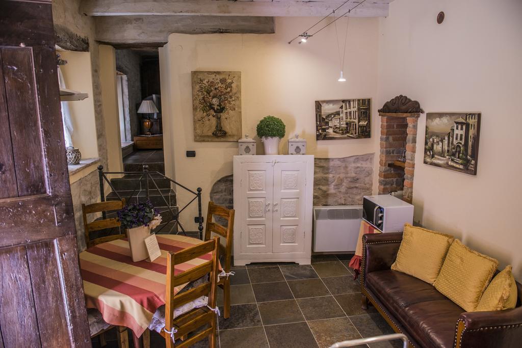 Dimora I Manichei Hotell Monforte dʼAlba Exteriör bild